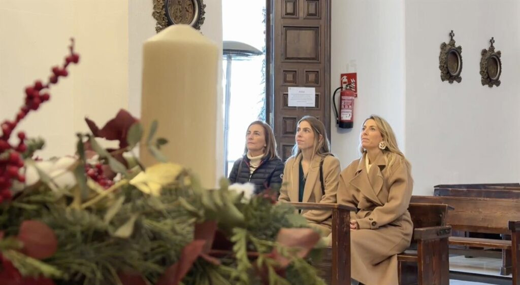 Guardiola vive la jornada de reflexión en Cáceres rodeada de amigos y con una ofrenda a la Virgen de la Montaña