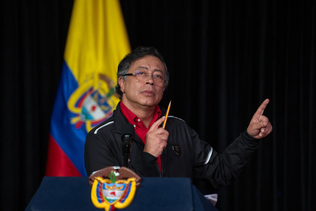 Gustavo Petro rechazó llamado de Maduro a militares colombianos: “Nadie puede dar órdenes a otro Ejército”