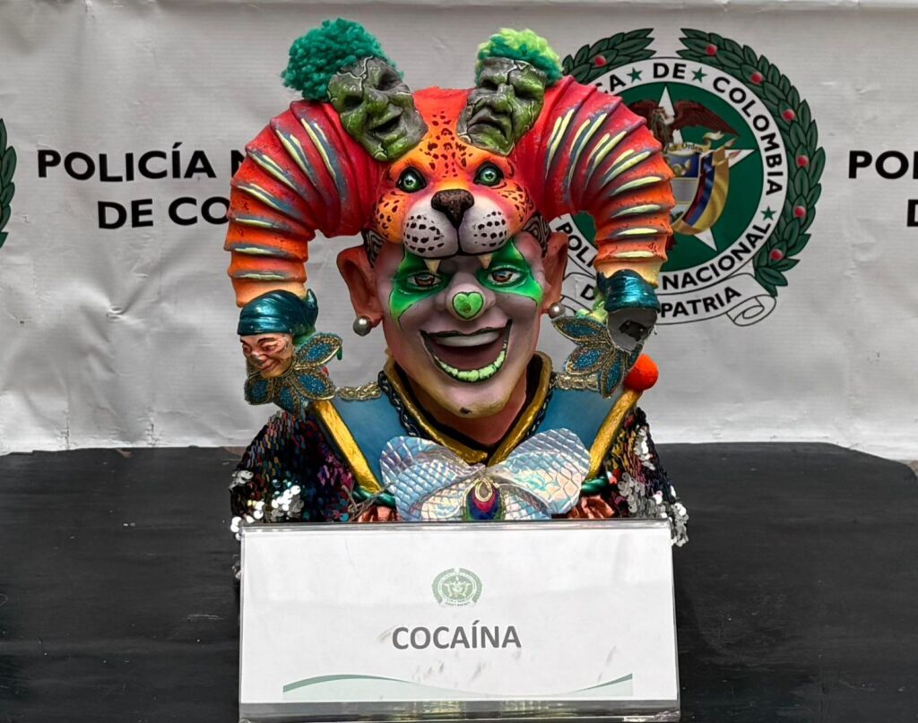 Hallan más de tres kilos de cocaína ocultos en una escultura en Bogotá
