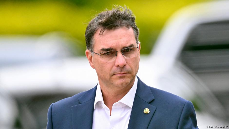 Hijo de Bolsonaro podría retirar su precandidatura – DW – 08/12/2025