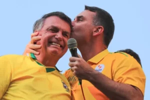 Hijo de Bolsonaro se lanza a la Presidencia de Brasil