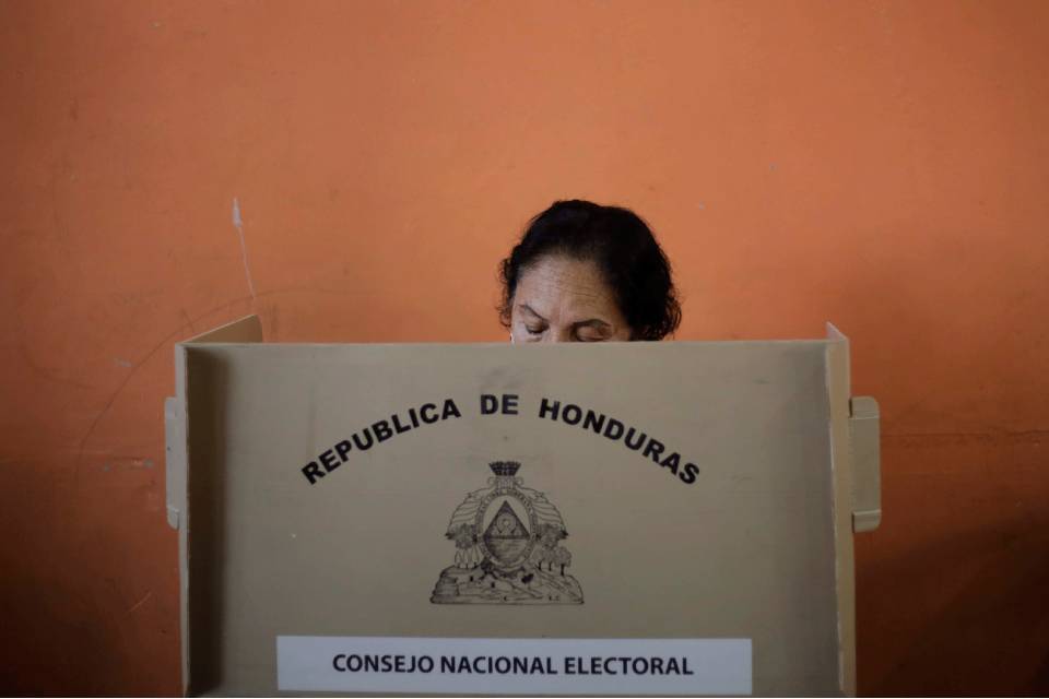 Honduras mantiene escrutinio estancado y el candidato apoyado por Trump sigue a la cabeza