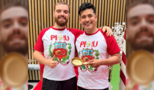 Ibai Llanos entrega el «Sartén de Oro» al pan con chicharrón, ganador del Mundial de Desayunos