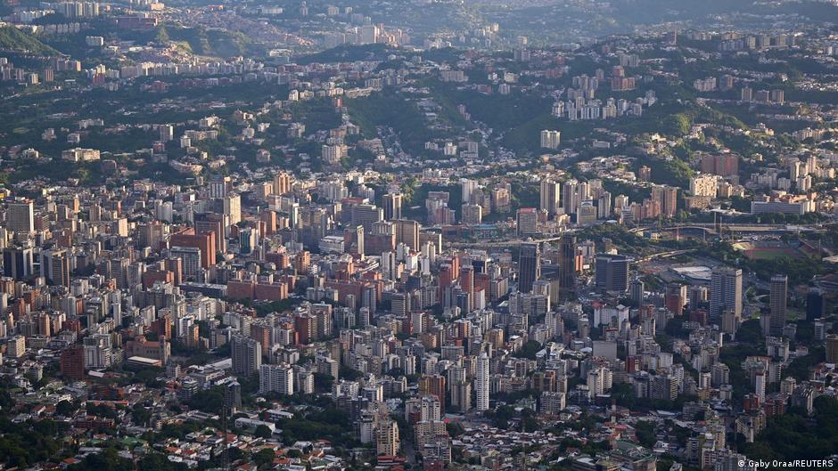 Iberia no volará a Venezuela hasta el 31 de diciembre – DW – 01/12/2025