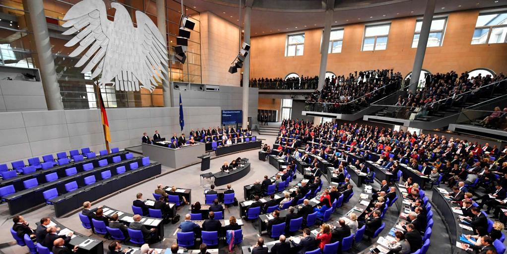 Imputado un diputado de AfD por realizar el saludo nazi en el Parlamento alemán