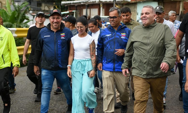 Inician asfaltado en comunas del Corredor Pueblos Caribes en la Caracas-La Guaira