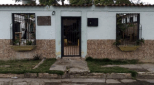 Investigan la muerte de una madre y su hijo en una posada