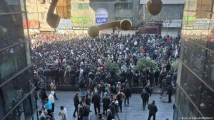Irán cumple cuatro días de protestas por crisis económica – DW – 31/12/2025