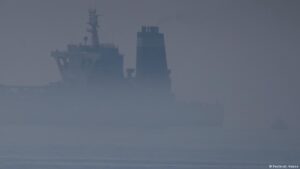 Irán incauta un petrolero extranjero por contrabando – DW – 13/12/2025