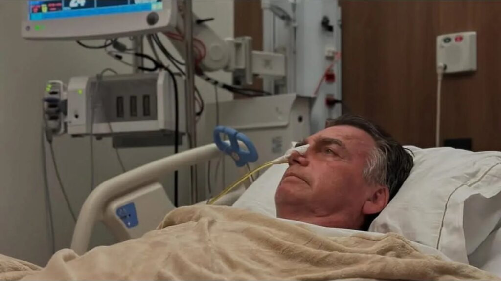Jair Bolsonaro fue operado con éxito por una hernia inguinal y seguirá internado varios días