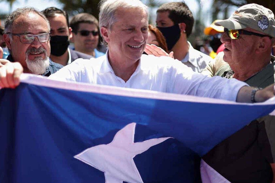 Kast arrasa en las urnas y se convierte en presidente de Chile con una ventaja histórica