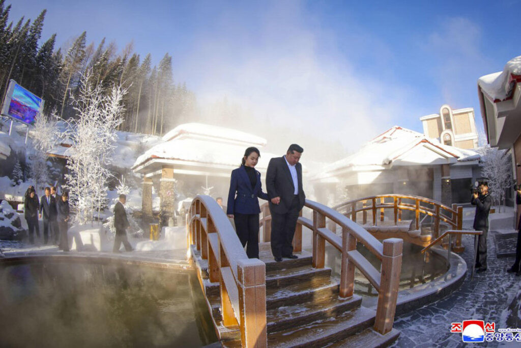 Kim Jong-un visita con su hija lujosos hoteles de montaña con baños termales y barbacoas - AlbertoNews