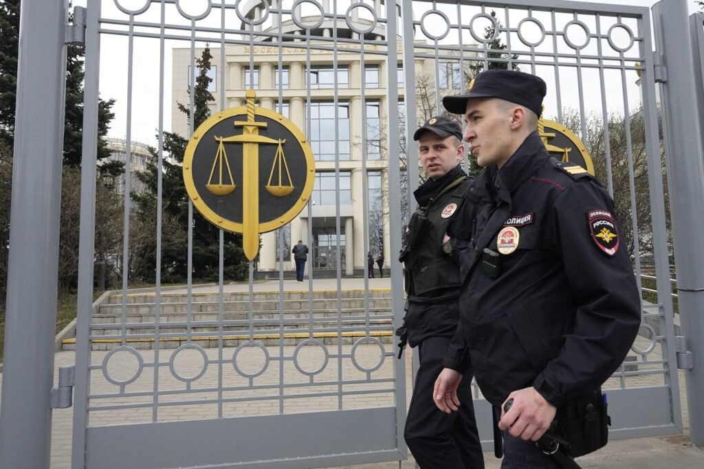 La Policía rusa detuvo a 70 personas por rezar por Zelensky y el ejército de Ucrania - AlbertoNews