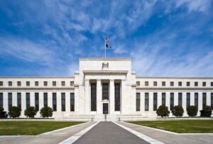 La Reserva Federal (Fed) cumple con lo esperado al rebajar los tipos de interés en 25 puntos básicos | europapress.es