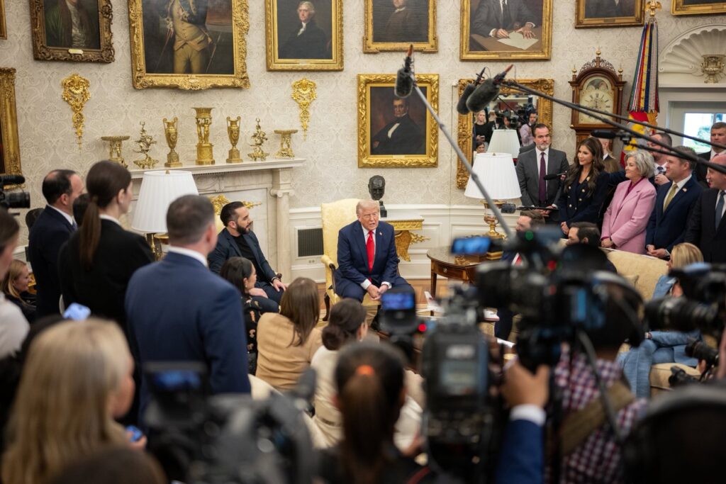 La SIP condena las descalificaciones del presidente Trump contra mujeres periodistas - AlbertoNews