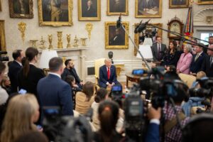 La SIP condena las descalificaciones del presidente Trump contra mujeres periodistas – AlbertoNews