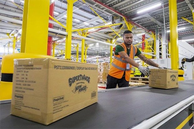La UE aplicará una tasa de 3 euros a los pequeños paquetes que llegan vía comercio online