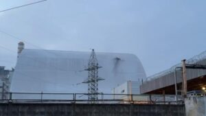 La agencia de la energía atómica de la ONU alerta que la protección de Chernóbil no funciona bien tras el ataque de febrero | elperiodico.com