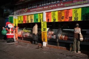 «La gente vive al día, hay mucho nerviosismo»: los precios se disparan en Venezuela