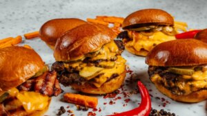 La hamburguesería del centro de Madrid con la smash burger más barata de la capital