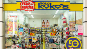 La historia de la ‘Feria del brasier y solo kukos’ el emprendimiento nacido en Medellín y que ya es tradición el 31 de diciembre