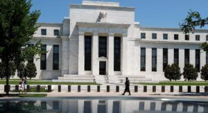 La mayor parte de miembros de la Fed tiene claro que los tipos deben seguir bajando
