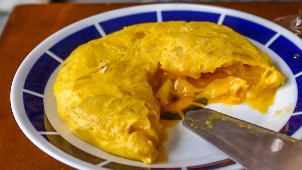 La mejor tortilla de patata de España se come en Madrid y la cocina un chef venezolano
