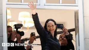 La opositora venezolana María Corina Machado realiza su primera aparición pública en Oslo tras pasar más de un año en la clandestinidad