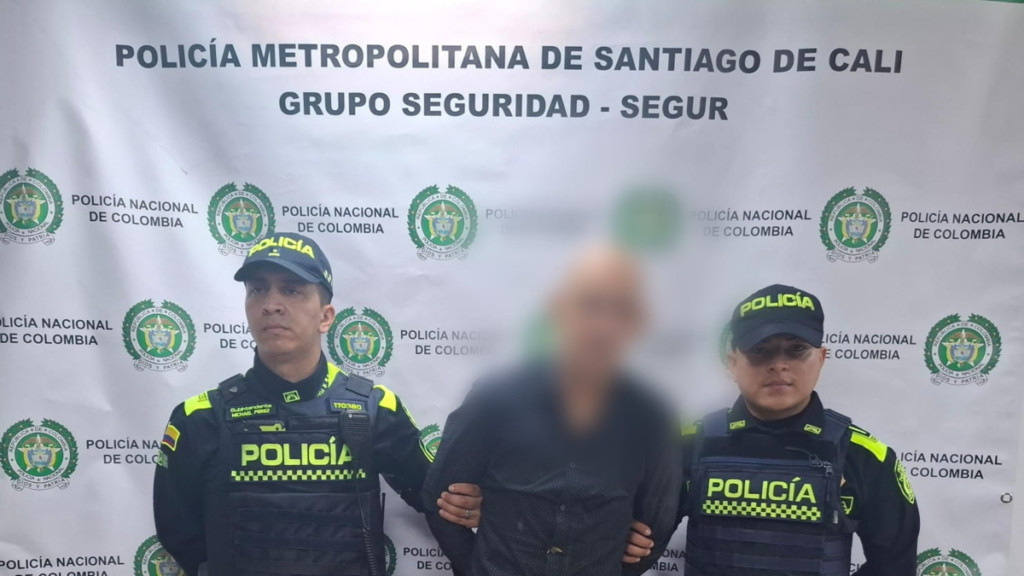 La persecución de película a presunto ladrón que habría robado más de 130 millones de pesos; en la huida cayó al río Cali donde fue capturado