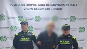 La persecución de película a presunto ladrón que habría robado más de 130 millones de pesos; en la huida cayó al río Cali donde fue capturado