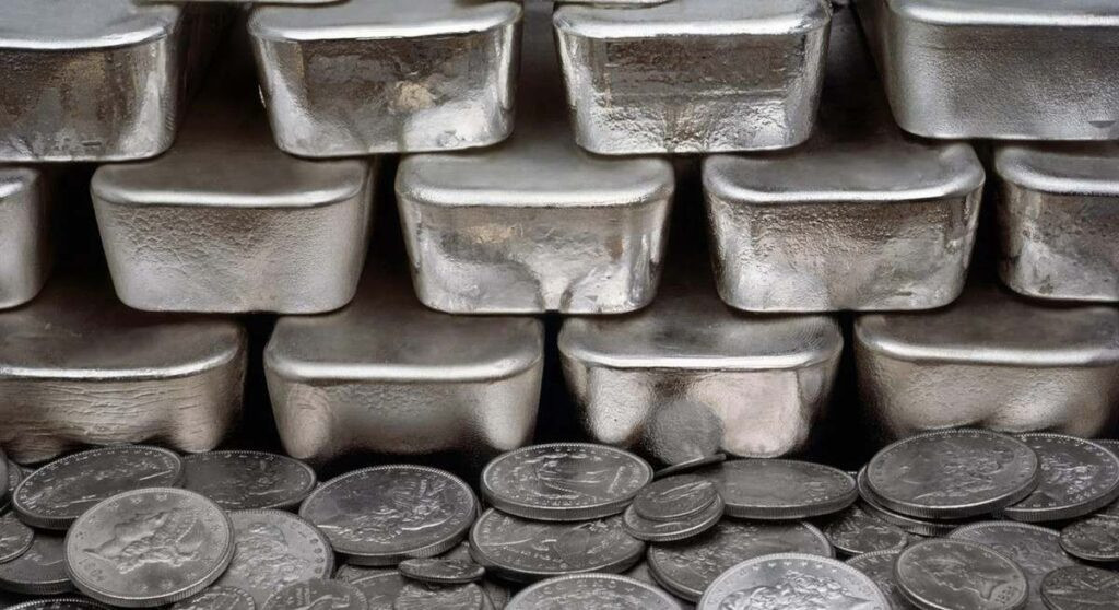 La plata sigue la senda del oro y renueva máximos históricos por encima de los 67 dólares por onza