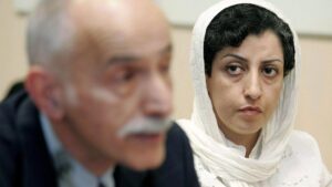 La premio Nobel de la Paz iraní Narges Mohammadi, detenida de nuevo «de forma violenta» por defender los derechos humanos | elperiodico.com
