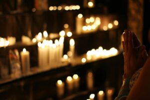 La religiosidad católica extrema y su impacto en la vida social de los colombianos