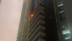 Lo que se sabe del incendio en el piso 14 que obligó a evacuar a 240 personas en Medellín