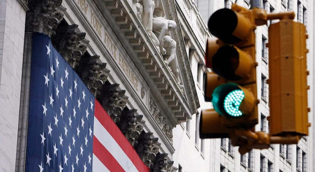 Los gestores cierran el año con un optimismo que los lleva a esperar subidas de tipos a niveles de 2022, en la última crisis de inflación