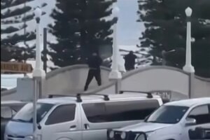 Los terroristas de Bondi Beach eran padre e hijo, según la Policía australiana | elmundo.es