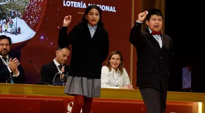 Lotería de Navidad reparte más de dos millones de euros en España