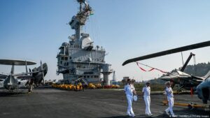 Macron da luz verde a la construcción de nuevo portaaviones – DW – 22/12/2025