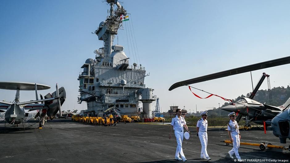 Macron da luz verde a la construcción de nuevo portaaviones – DW – 22/12/2025