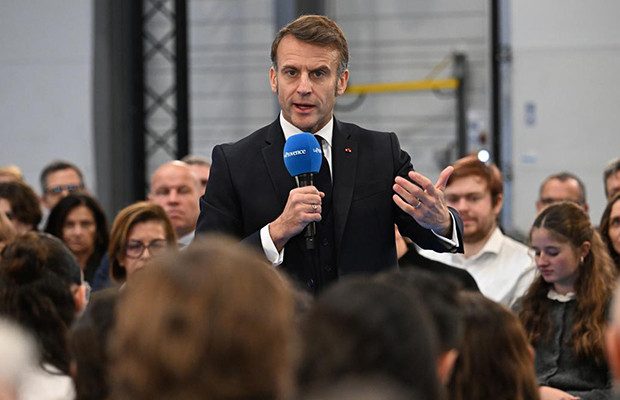 Macron quiere una ley a comienzos de 2026 para prohibir el acceso de menores de 16 a redes