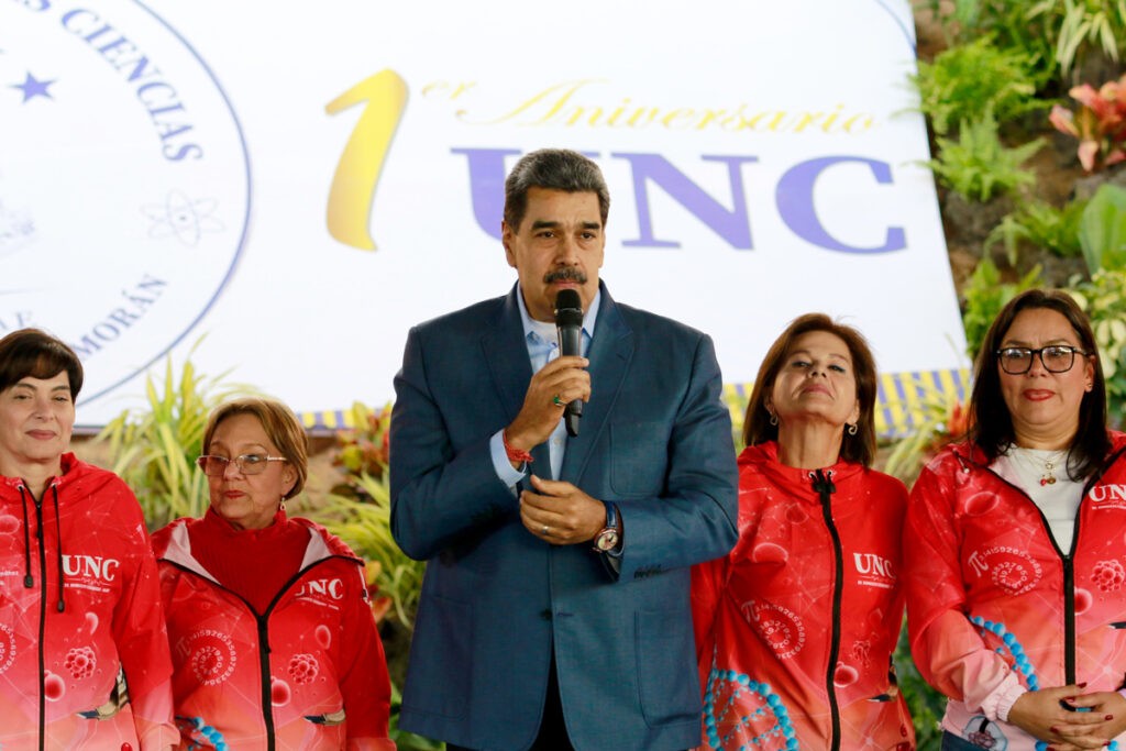 Maduro dice que aún "no comprenden por qué somos lo que somos" y que las amenazas no funcionarán