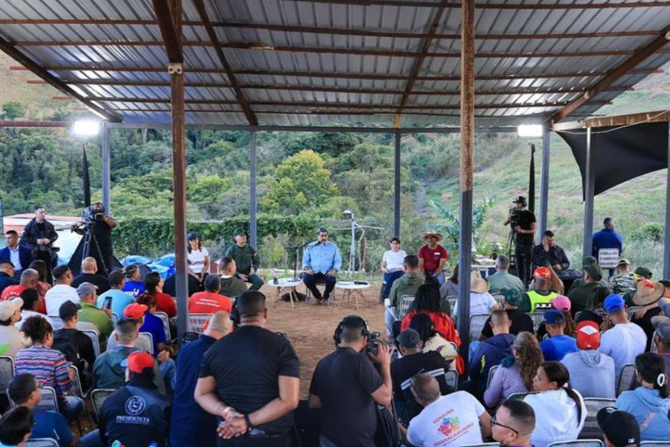 Maduro dice que exportación de alimentos será "nueva fuente" de divisas para el país