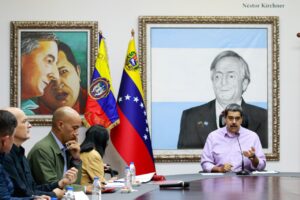 Maduro machucó el inglés para tratar de imponer su narrativa a medios de EEUU