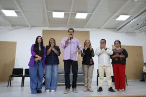Maduro volvió a recurrir al baile mientras evita hablar del primer ataque de EEUU en Venezuela (VIDEO)