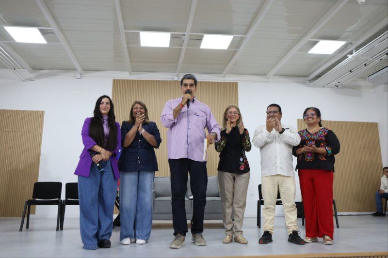 Maduro volvió a recurrir al baile mientras evita hablar del primer ataque de EEUU en Venezuela (VIDEO)