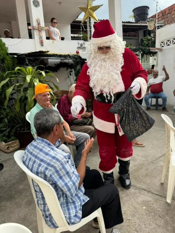 Más de 100 abuelos degustaron el tradicional plato navideño en frontera