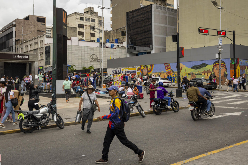 Más del 30 % de ingresos económicos en Venezuela se gastan en compras innecesarias en diciembre