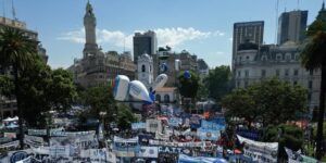 Masiva protesta en Argentina contra la reforma laboral de Milei
