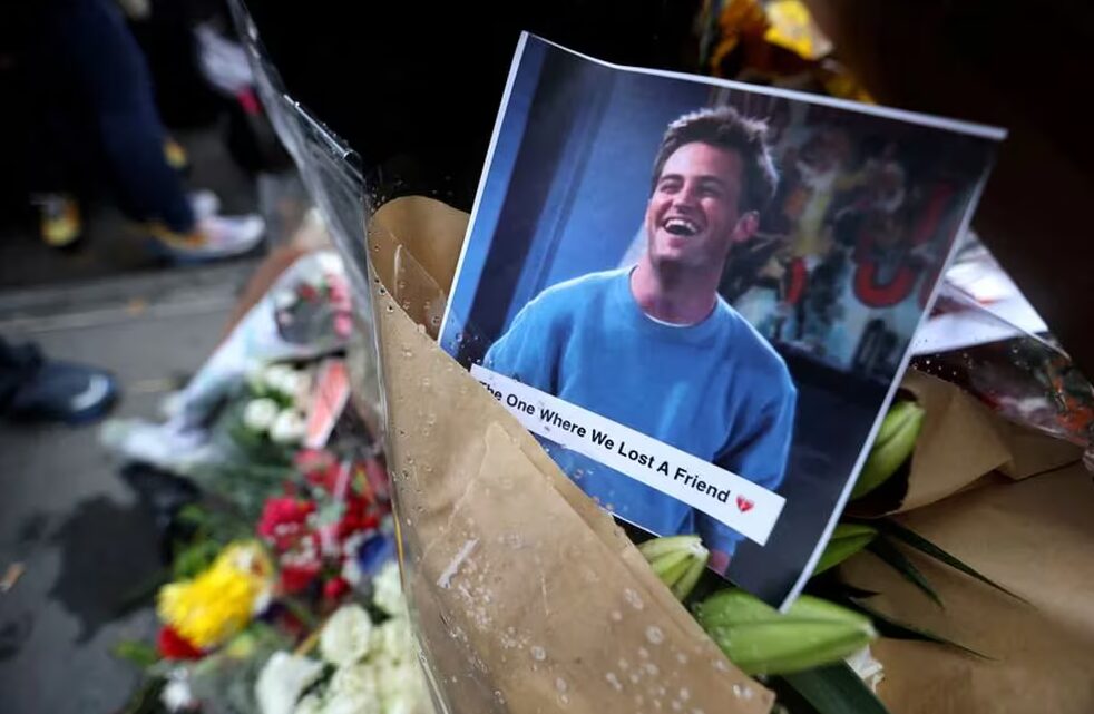 Médico que suministró ketamina al actor Matthew Perry es condenado a 30 meses de cárcel - AlbertoNews