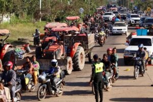 Miles de personas huyen de la frontera mientras continúan los combates entre Tailandia y Camboya | elmundo.es